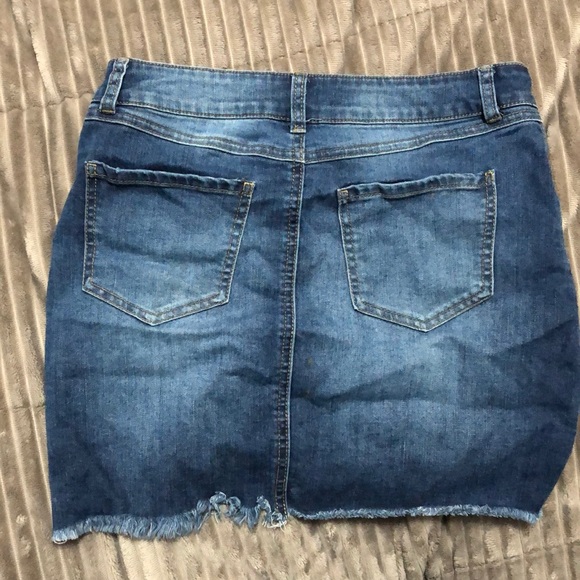 Ripped jean skirt - Picture 2 of 2